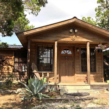 Rockin' B Ranch Love Shack Pipe Creek Экстерьер фото