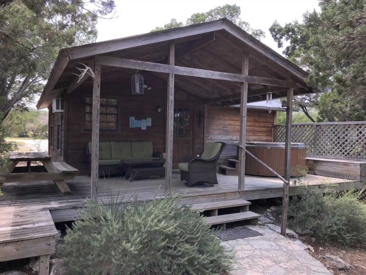 Rockin' B Ranch Love Shack Pipe Creek Экстерьер фото